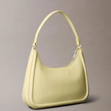 Mala de ombro com monograma em relevo