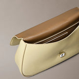 Bolsa de ombro com corrente e detalhes em monograma Calvin Klein