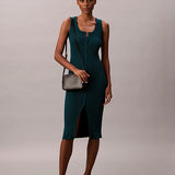 Mala com detalhes em monograma e logotipo