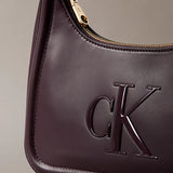 Mala de ombro com monograma em relevo