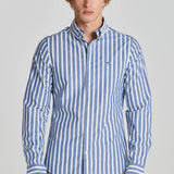 Camisa às riscas em poplin da Gant